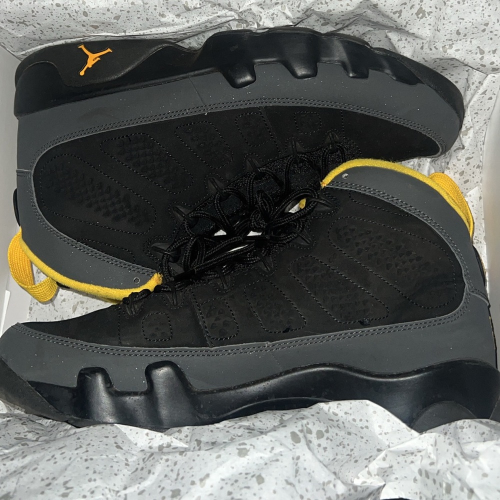 Jordan 9 Retro Chile Red